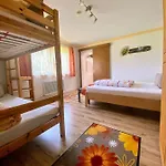 Konukevi Haus Moosbrugger 3*