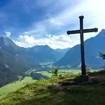 Haus Moosbrugger Konukevi Bach (Tyrol)