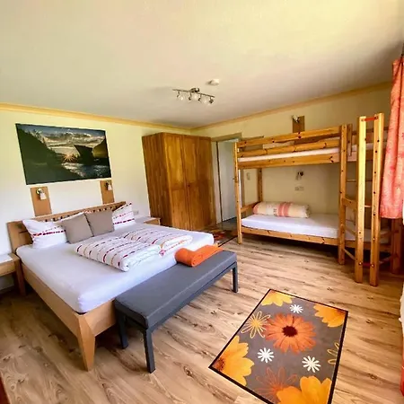 בית הארחה Haus Moosbrugger 3*