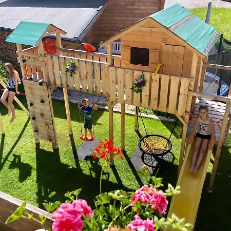 Haus Moosbrugger בית הארחה 3*