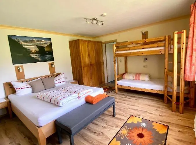 בית הארחה Haus Moosbrugger 3*